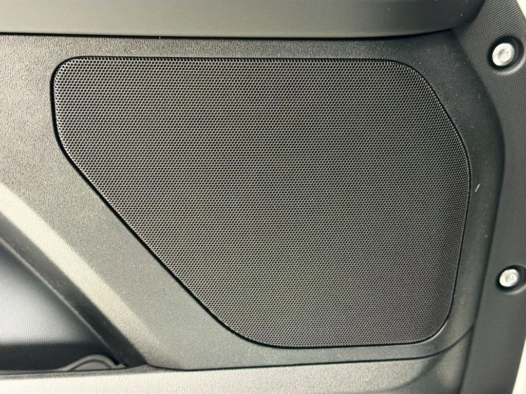 New 2026 Fuji White Land Rover X-Dynamic SE image 19