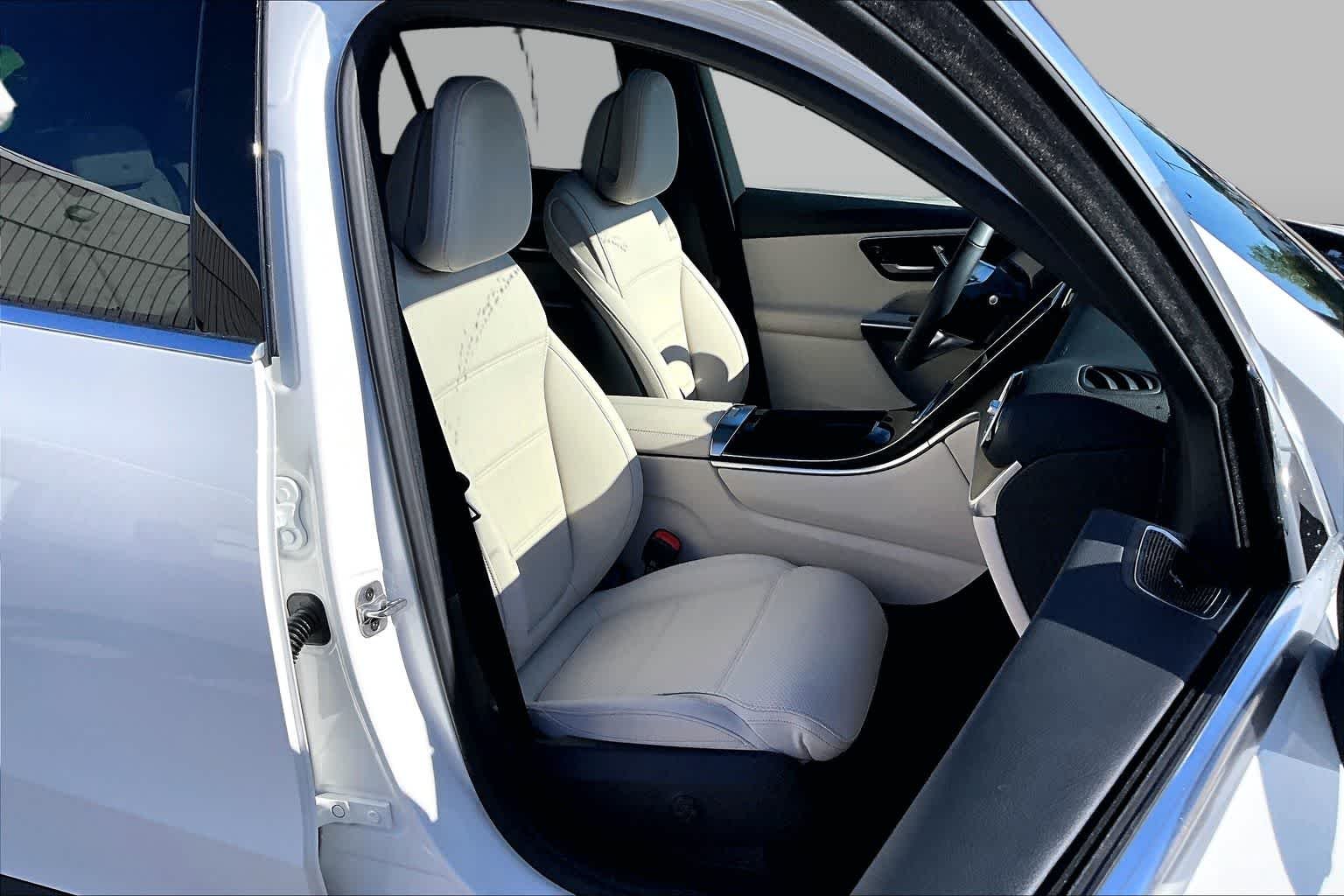 New 2026 Polar White Mercedes-Benz GLC 300 image 8