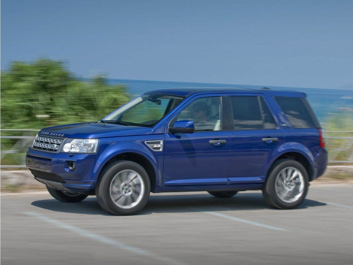 Used 2011 Green Land Rover Base image 1