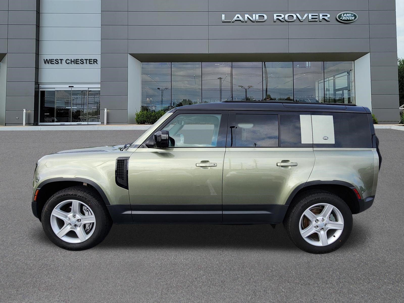 Certified Used 2023 Pangea Green Metallic Land Rover SE image 5