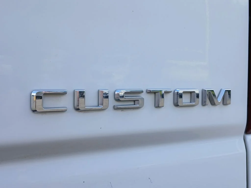 Used 2024 White Chevrolet Custom image 19