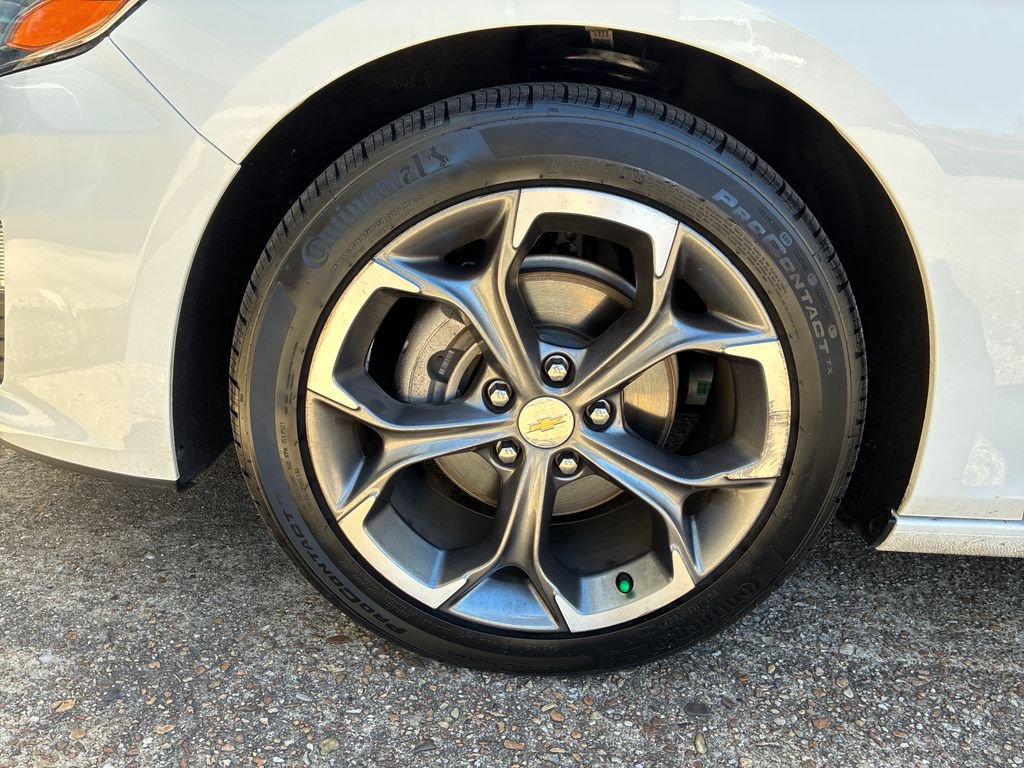 Used 2024 White Chevrolet LT image 27