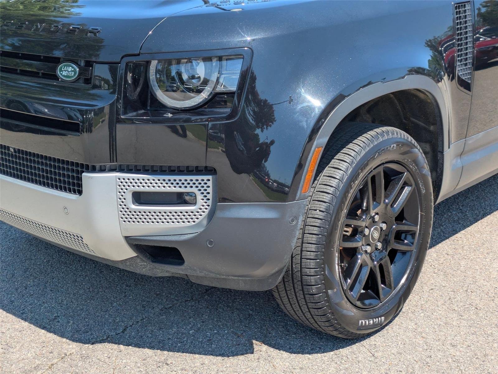 Used 2025 Santorini Black Metallic Land Rover S image 9