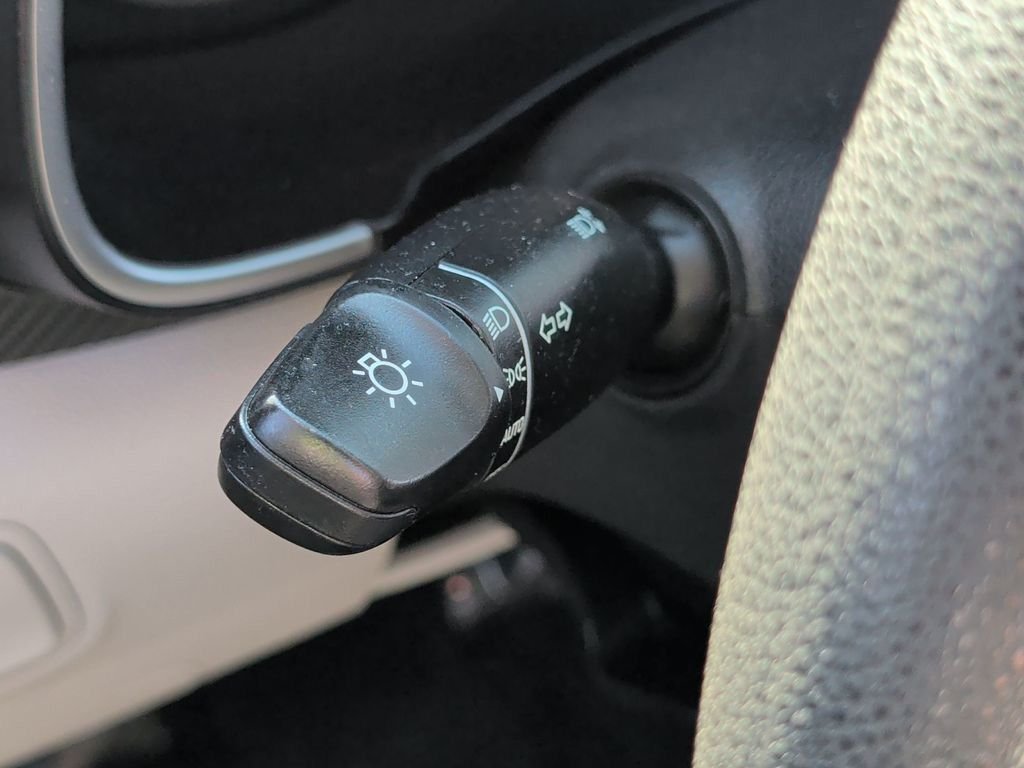 Used 2020  Hyundai SEL image 20
