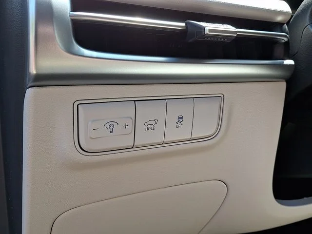 New 2026 White Hyundai SEL Plus image 18
