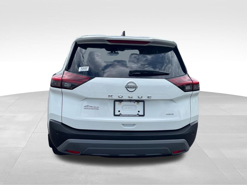 Used 2023 White Nissan S image 4