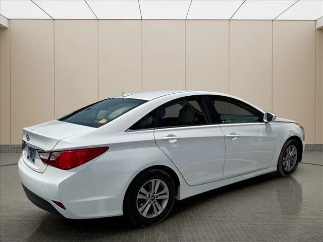 Used 2014 White Hyundai GLS image 17