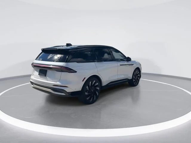 Used 2024 White Lincoln Reserve image 7