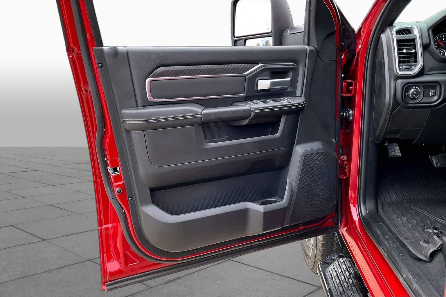 New 2026 Molten Red Pearl-Coat Exterior Paint RAM Big Horn image 10