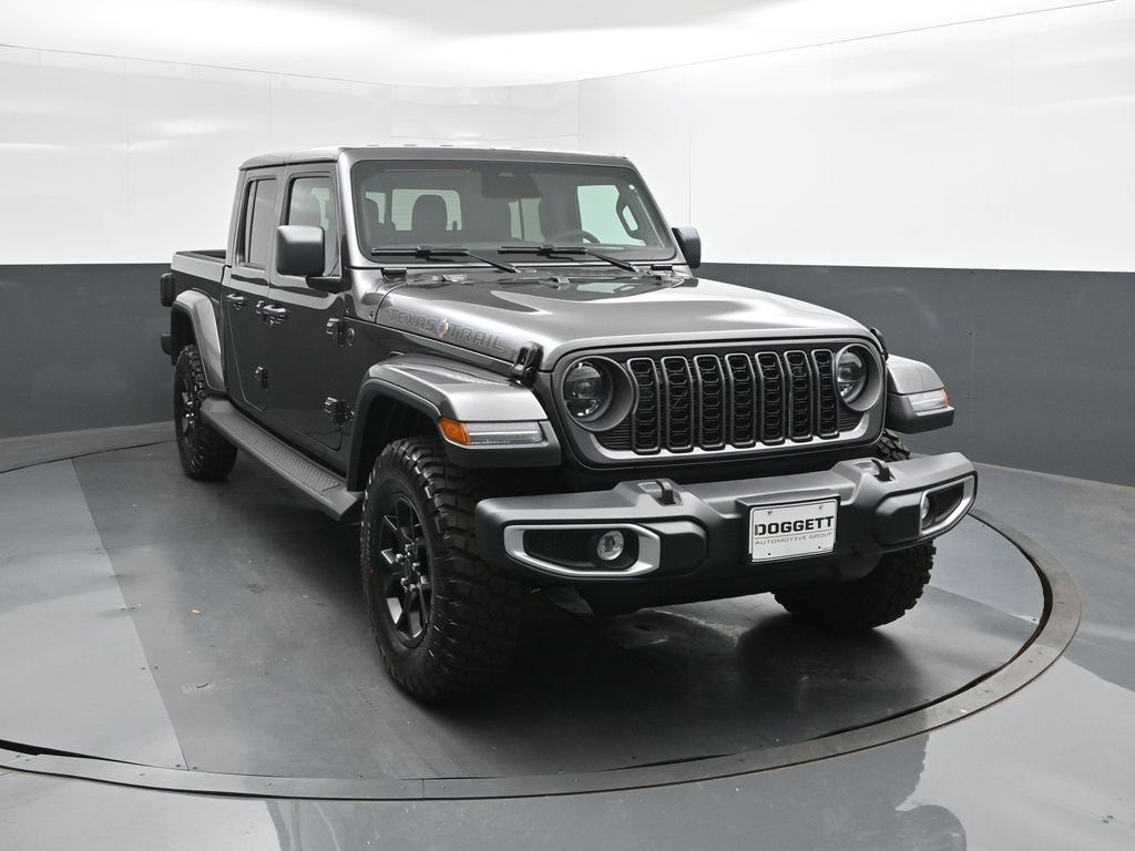 New 2026 Granite Crystal Metallic Clearcoat Jeep Texas Trail image 17