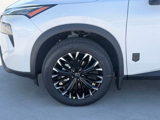 New 2026 Everest White Pearl TriCoat Nissan Dark Armor™ image 36