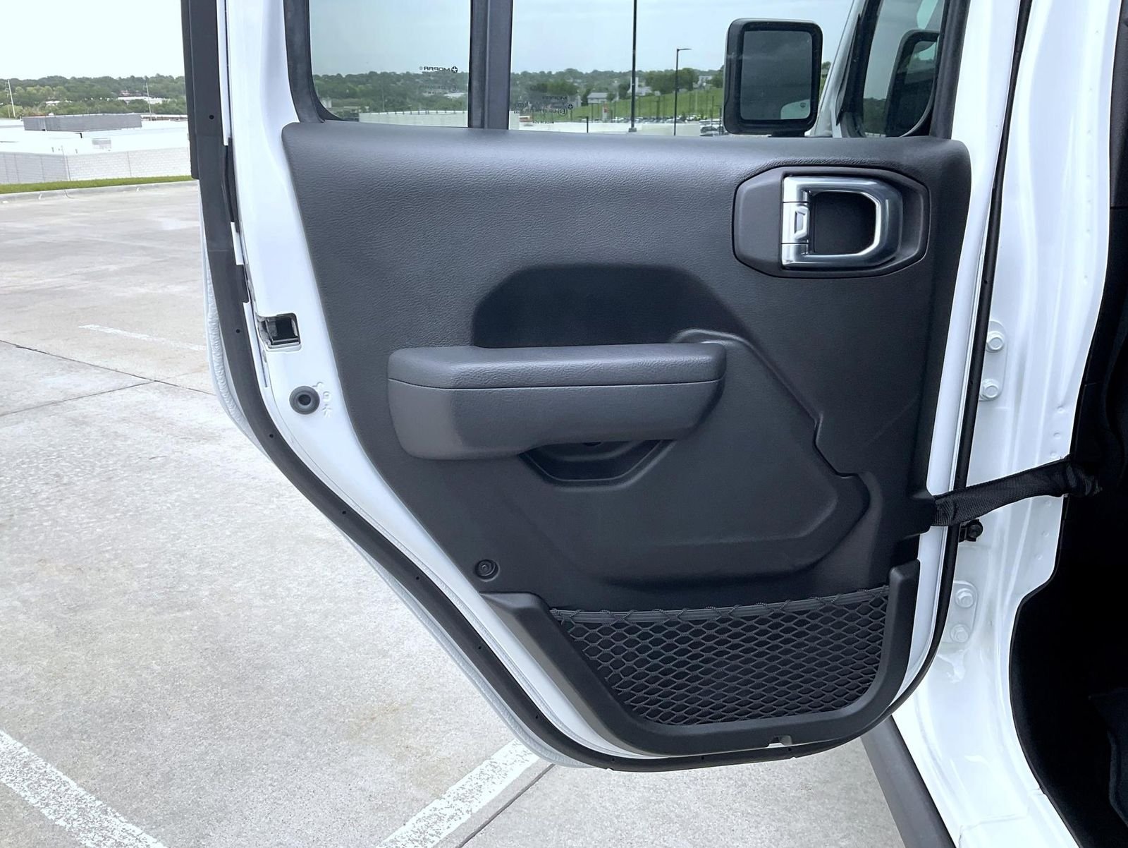 Used 2025 White/off-white Jeep Rubicon image 18
