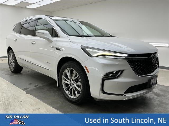 Used 2023 White Frost Tricoat Buick Avenir image 3