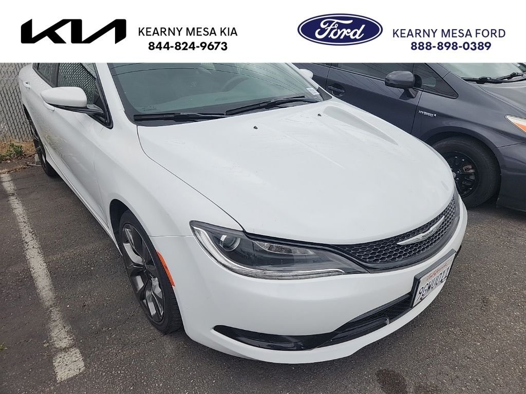 2016 Chrysler 200 S's photo