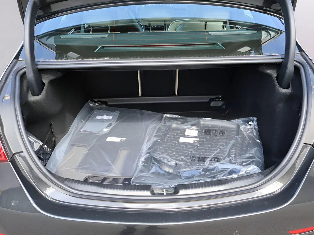 New 2026 Graphite Grey Metallic Mercedes-Benz C 300 image 15