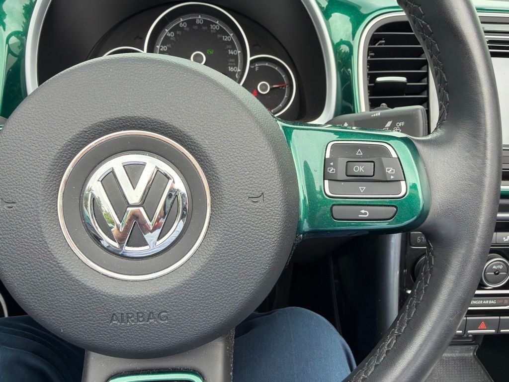 Used 2018 Bottle Green Metallic/Black Roof Volkswagen 2.0T SE image 13