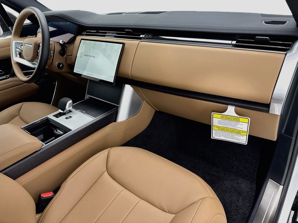 New 2026 Fuji White LAND ROVER SE LWB 7-Seats / V8 image 16