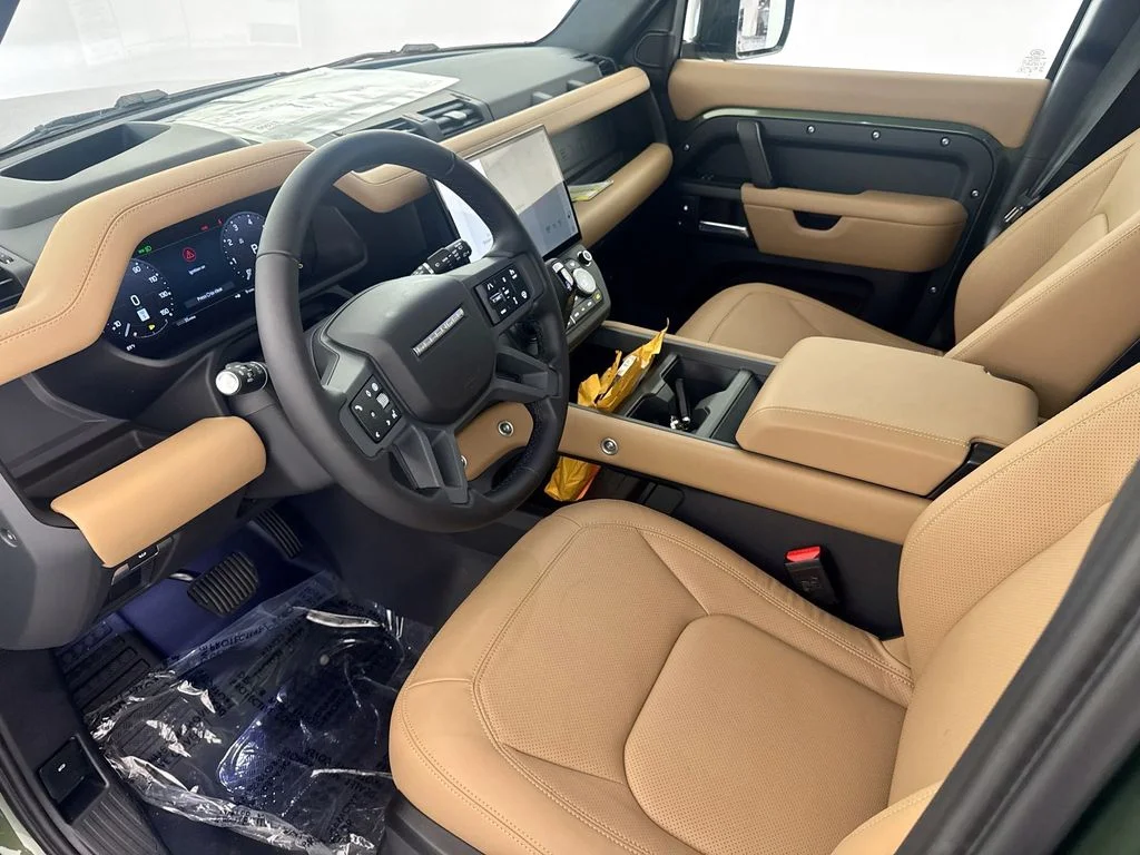 New 2026 Woolstone Green Land Rover X-Dynamic SE image 9