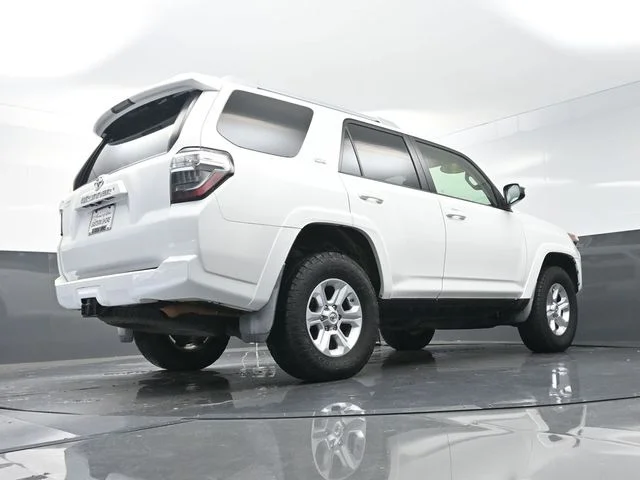 Used 2018 White Toyota SR5 image 40