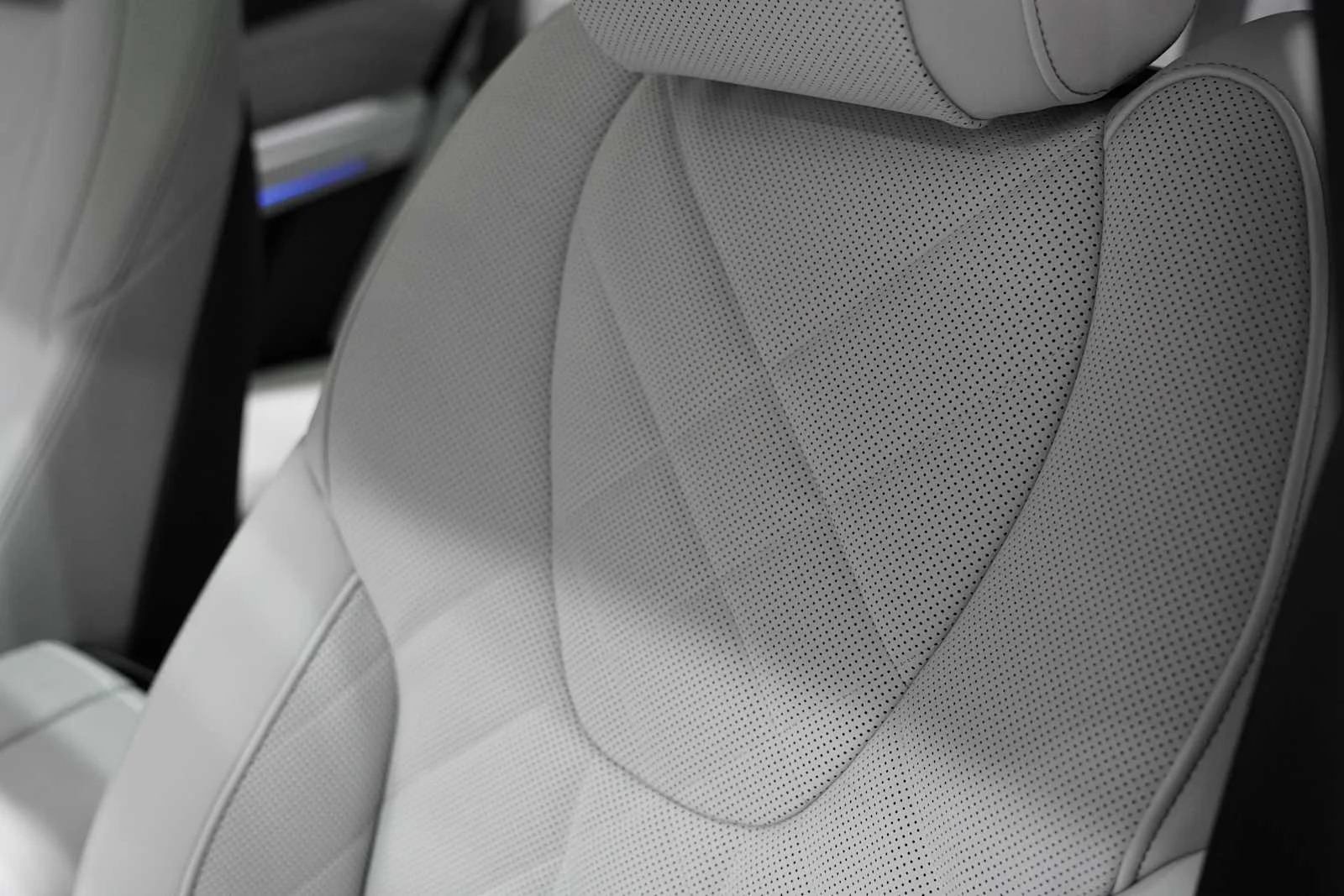 Used 2026 Brooklyn Grey Metallic BMW sDrive40i image 12