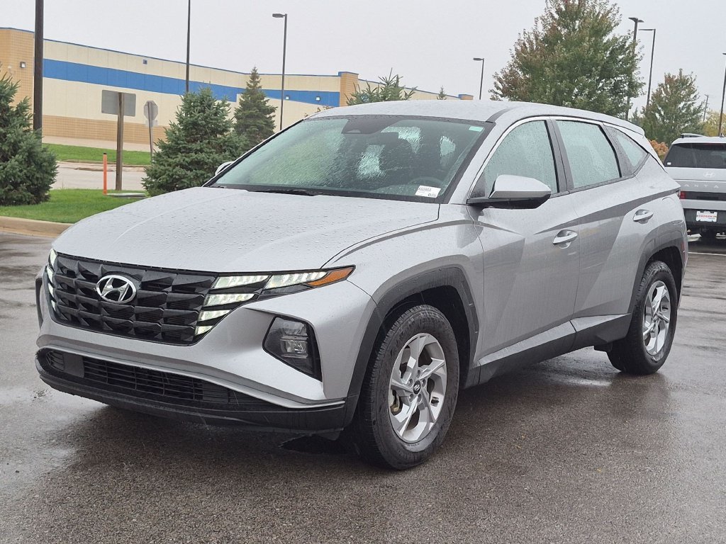 Used 2024 Silver Hyundai SE image 3