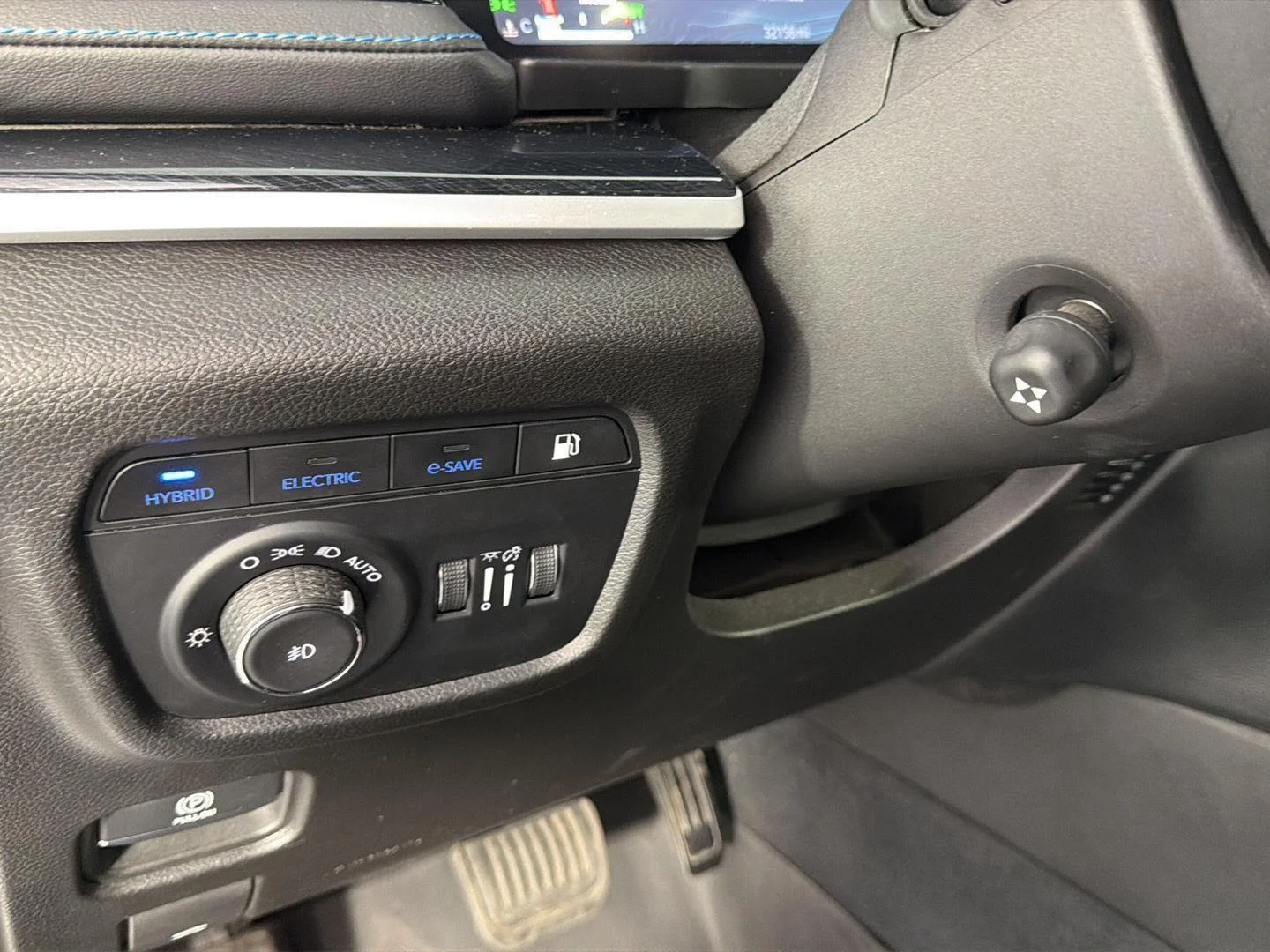 Used 2023 Bright White Clearcoat Jeep Trailhawk image 29