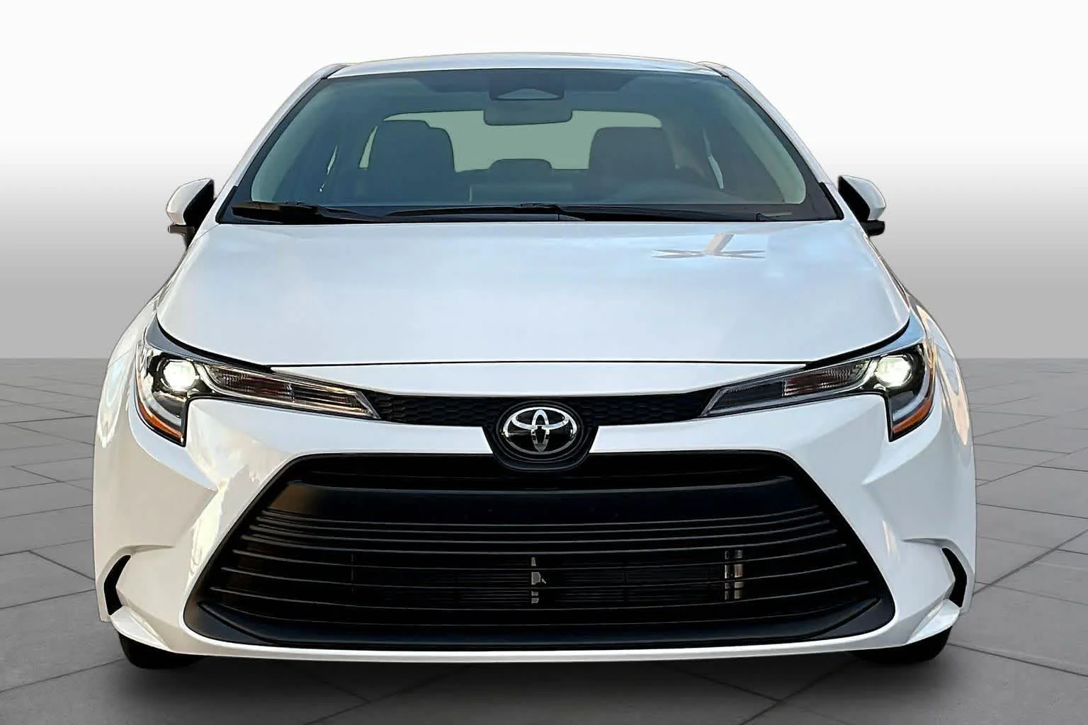 New 2027 Ice Cap Toyota LE image 3