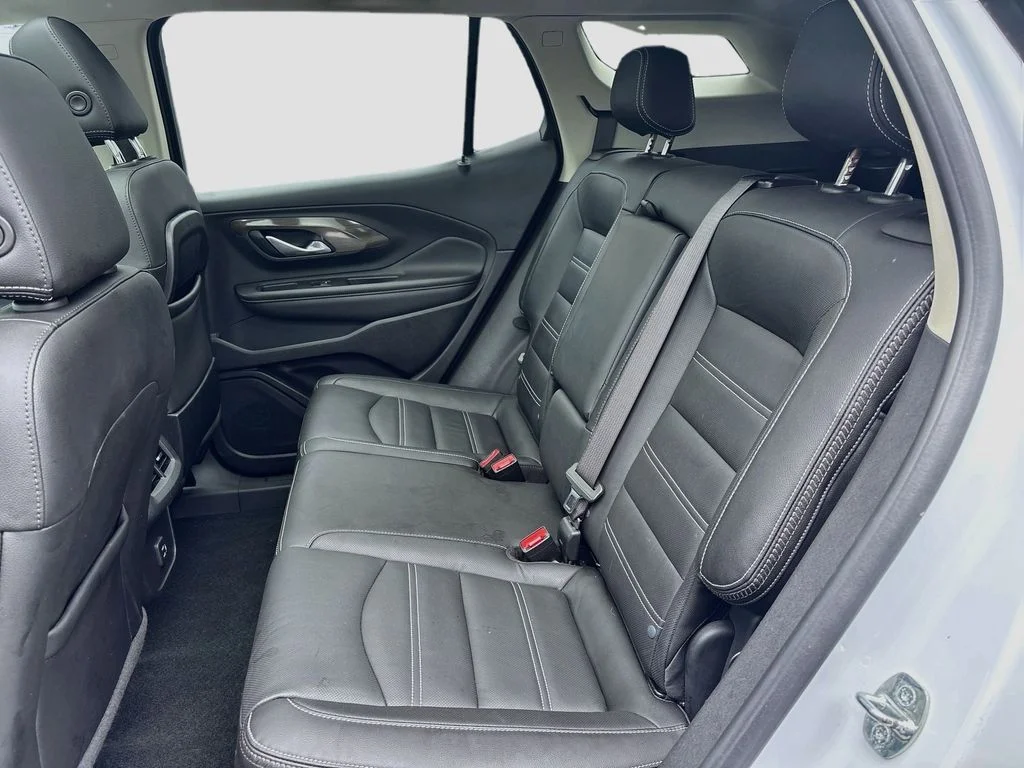 Used 2022 White GMC Denali image 26