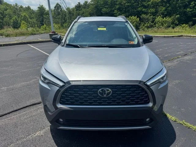 Used 2025 Silver Toyota XLE image 8