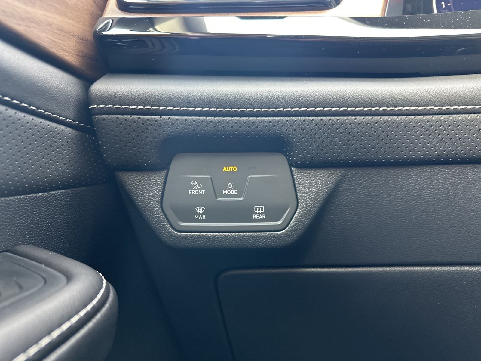 2026 Volkswagen Atlas SE w/Tech - Photo 13