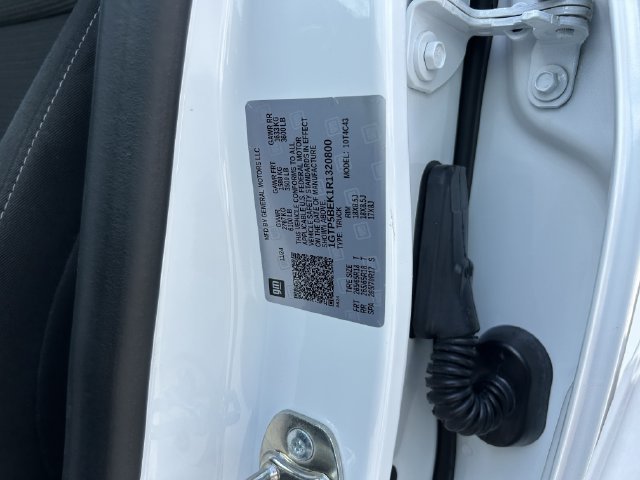 Used 2024 Summit White GMC Elevation image 37
