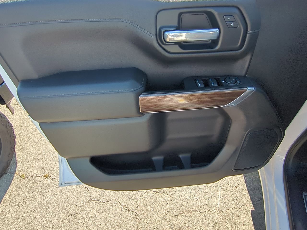 Used 2021 SUMMIT WHITE Chevrolet LT image 21