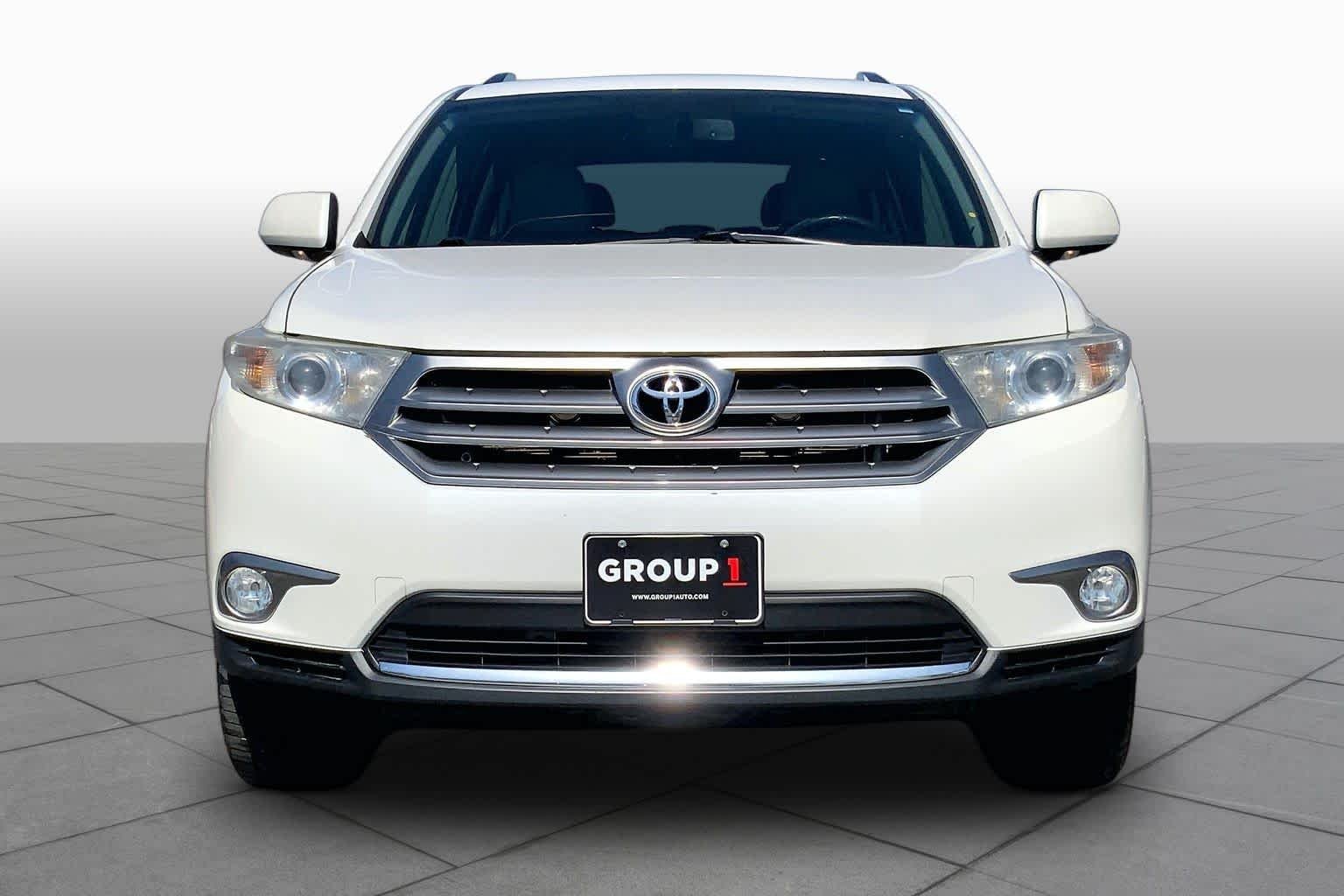 Used 2013 Blizzard Pearl Toyota Limited image 4
