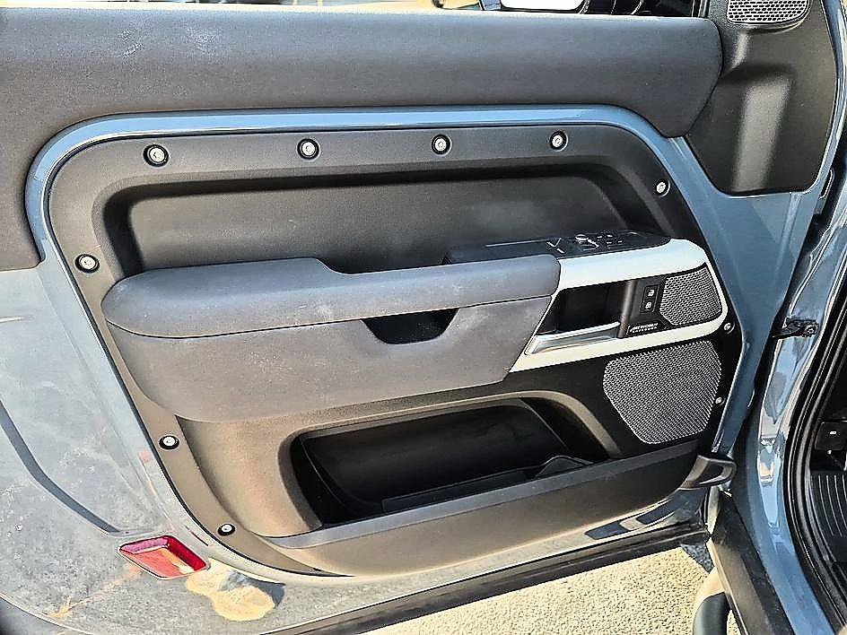 Used 2023 Tasman Blue Metallic Land Rover SE image 12