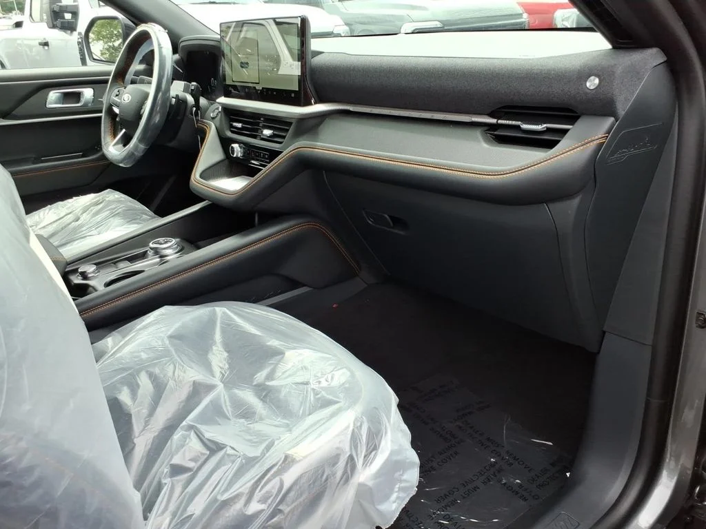 New 2026 Carbonized Gray Metallic Ford Tremor® image 9