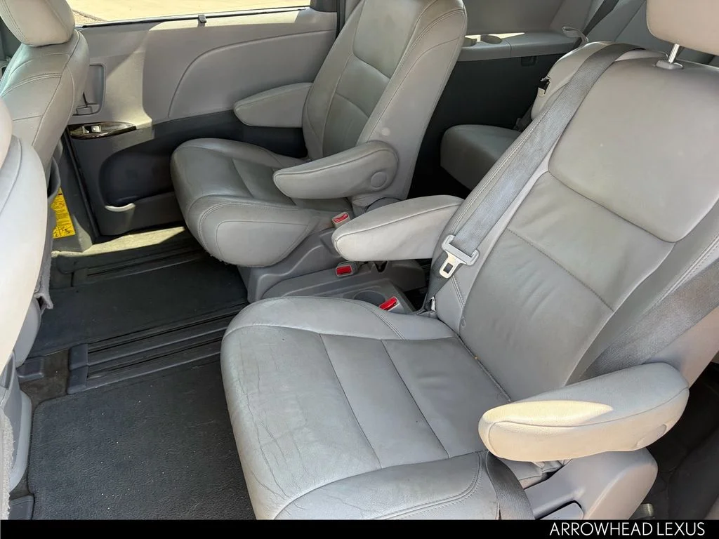 Used 2015 Gray Toyota XLE image 29