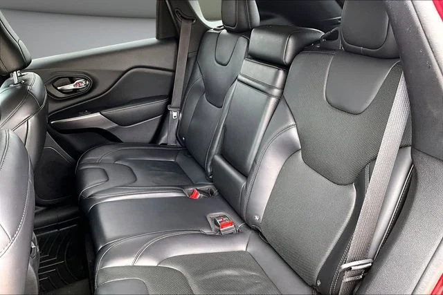 Used 2019 Velvet Red Pearlcoat Jeep Limited image 22