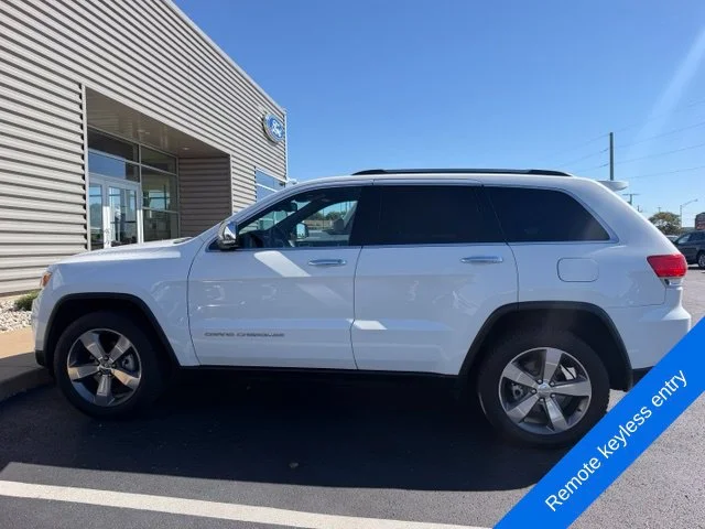 Used 2015 Bright White Clearcoat Jeep Limited image 9