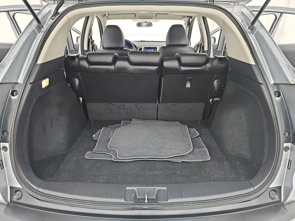 Used 2018 Silver Honda LX image 14