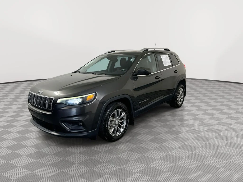 Used 2021 Gray Jeep Latitude Lux image 4
