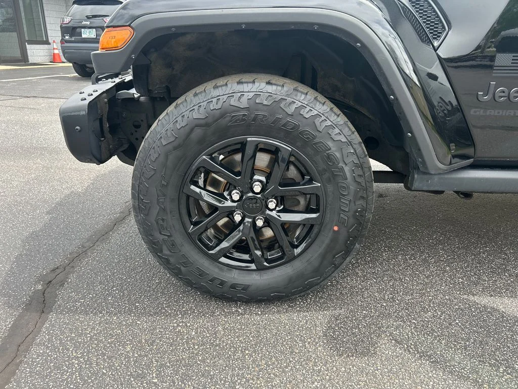 Used 2023 Black Jeep Sport image 29