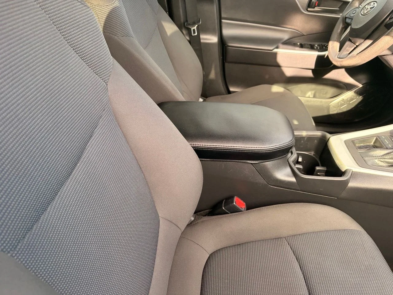Used 2022 Midnight Black Metallic Toyota LE image 10