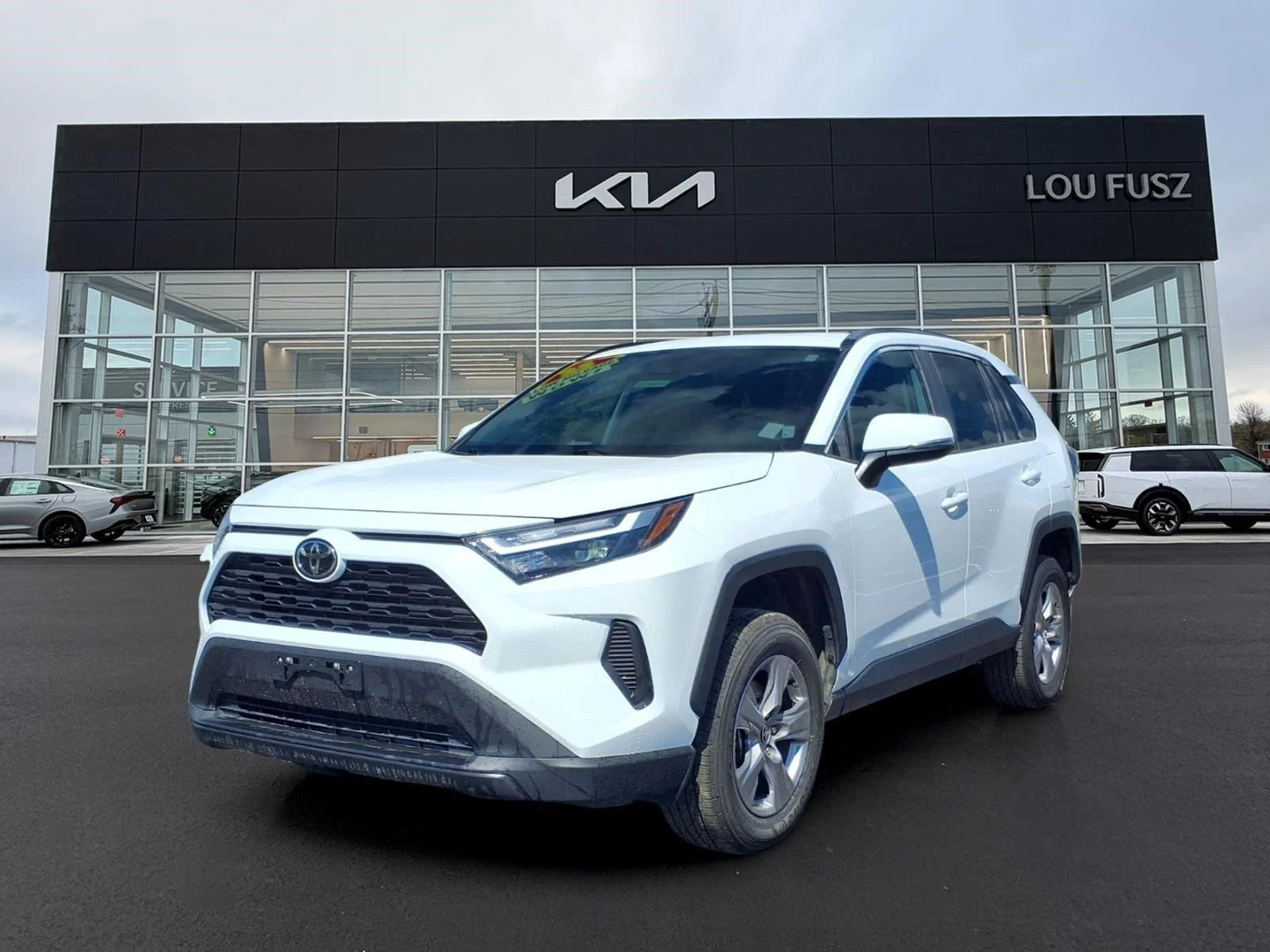 Used 2025 Ice Cap Toyota XLE image 1