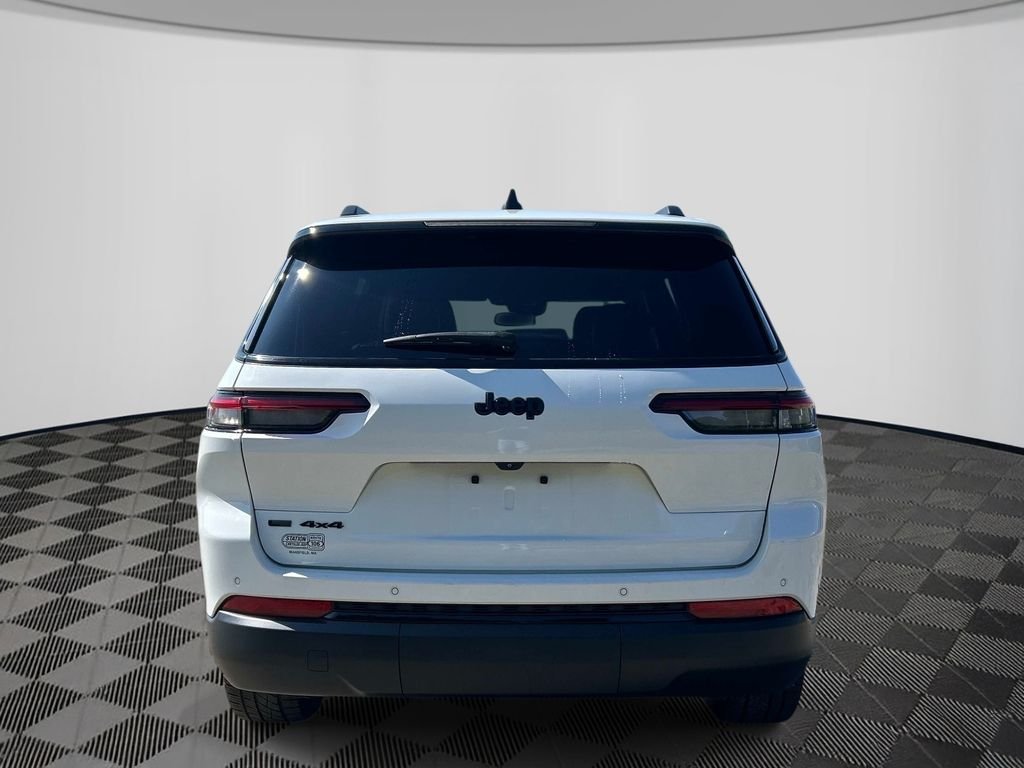 Used 2021 White Jeep Altitude image 4