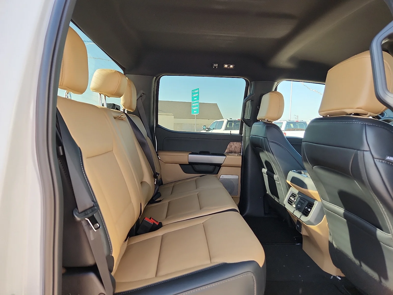 New 2026 Oxford White Ford Lariat image 19