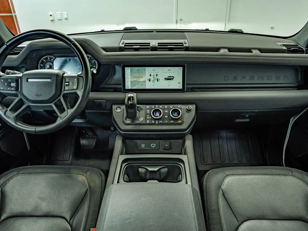 Used 2023 Fuji White Land Rover X-Dynamic SE image 31