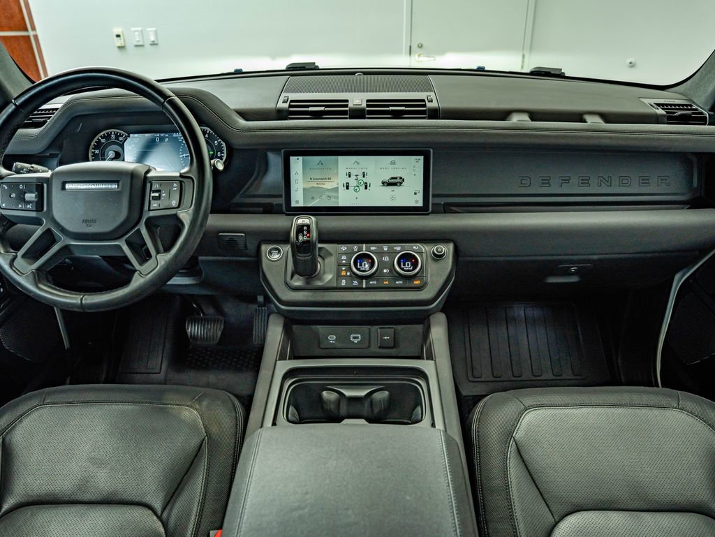 Used 2023 Fuji White Land Rover X-Dynamic SE image 31