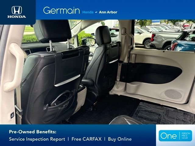 Used 2019 Brilliant Black Crystal Pearlcoat Chrysler Limited image 23