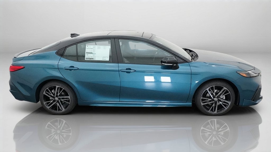 New 2026 Ocean Gem with Midnight Black Metallic roof Toyota XSE image 33