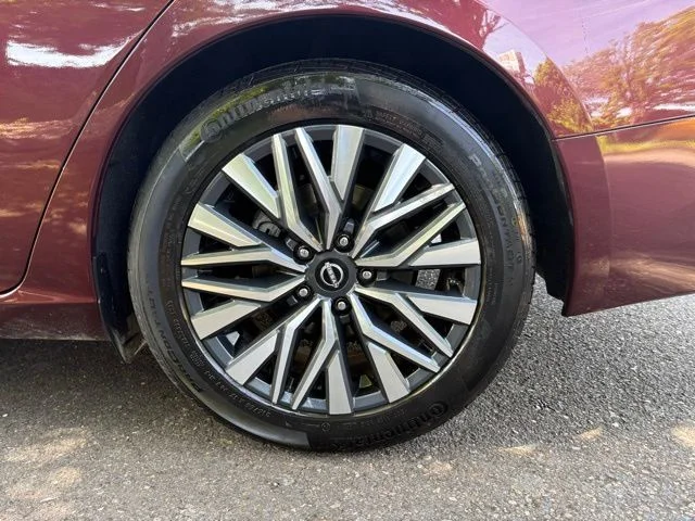 Used 2024 Red Nissan 2.5 SV image 10